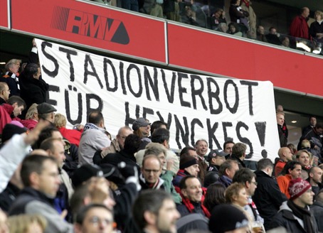 Jupp Heynckes unbeliebt Frankfurt Fans Protest 2006