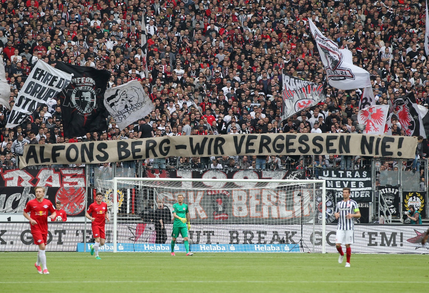 Die Hessen können nachtragend sein. Am 20.05.2017 im Spiel gegen RB Leipzig ist das Rostock-Desaster noch immer präsent. Foto: Imago Images
